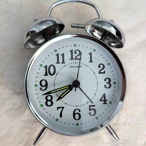 Peakeep 4 inches Twin Bell Loud Alarm Clock for Heavy Sleepers (Chrome Finish)